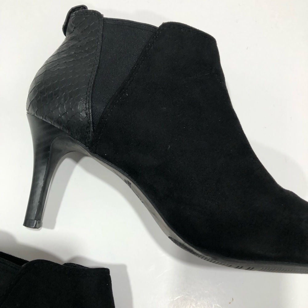 Simply Vera Black Chelsea Booties - Picture 5 of 10